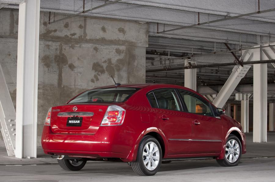  Nissan Sentra 2010 года  (фото 25 из 68)